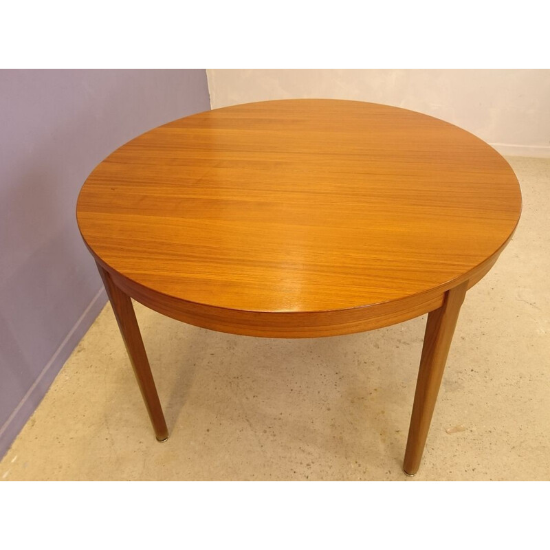 Extendable round Scandinavian table - 1950s