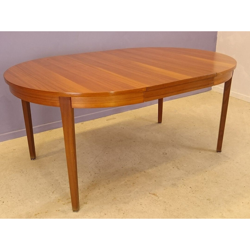 Extendable round Scandinavian table - 1950s