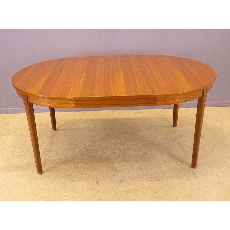 Extendable round Scandinavian table - 1950s
