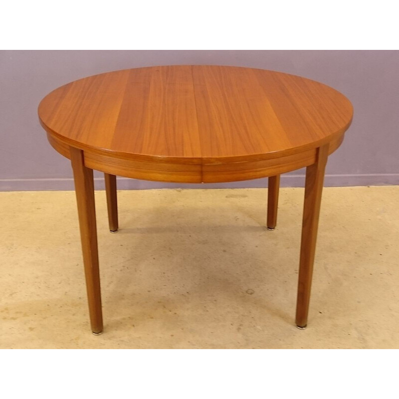 Extendable round Scandinavian table - 1950s