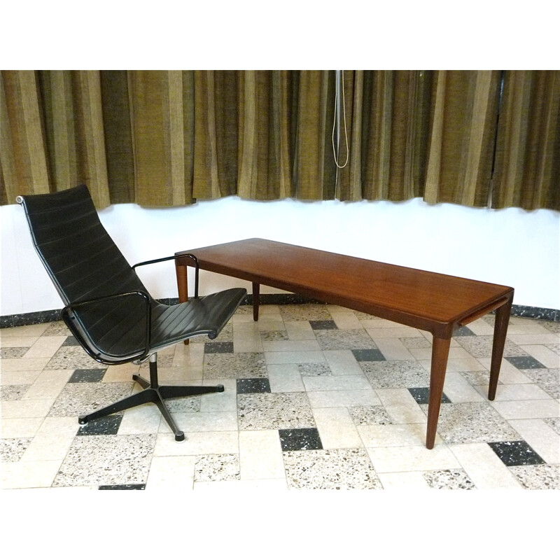 Danish Teak Coffee Table with extendable leaf - 1960s