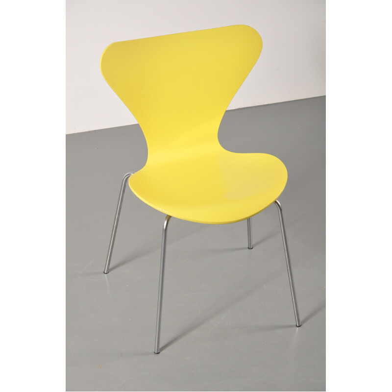 Chaise papillon jaune d'Arne Jacobsen - 1970