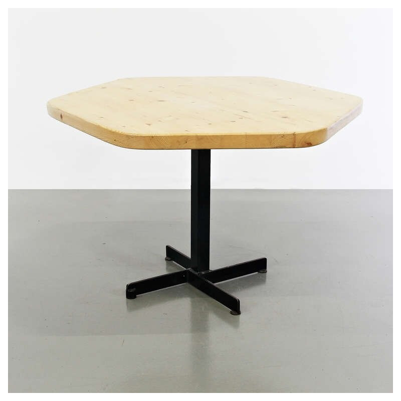 Table Hexagonale par Charlotte PERRIAND - 1960