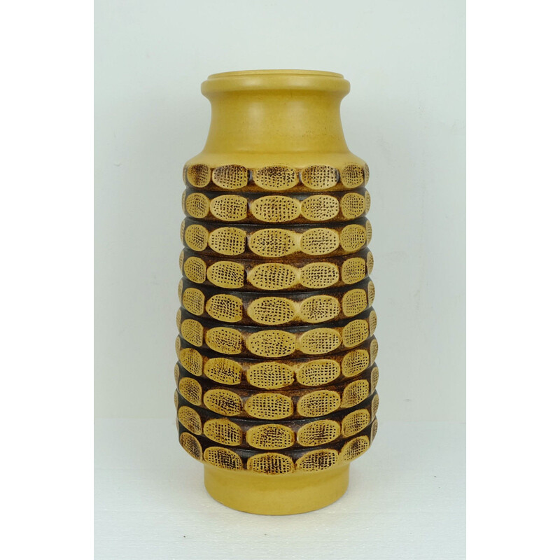 Vase glaçure ocre et brun foncé avec décor abstrait en relief par Jasba Keramik - 1960