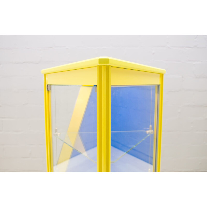 Yellow Memphis metal and glass illuminated showcase - 1980s