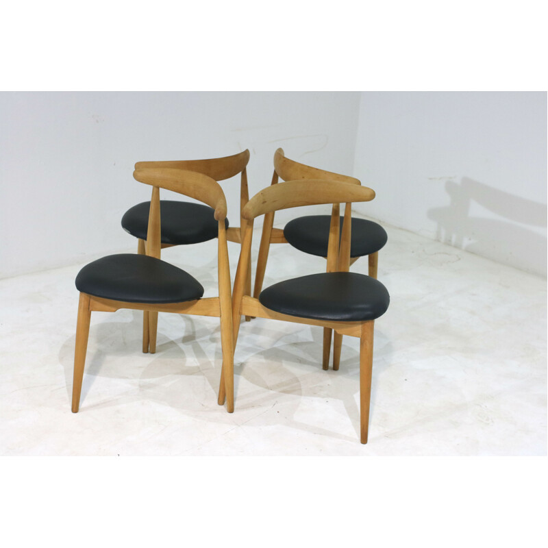 Suite de 4 chaises à repas noires de Hans J. Wegner pour Fritz Hansen - 1950