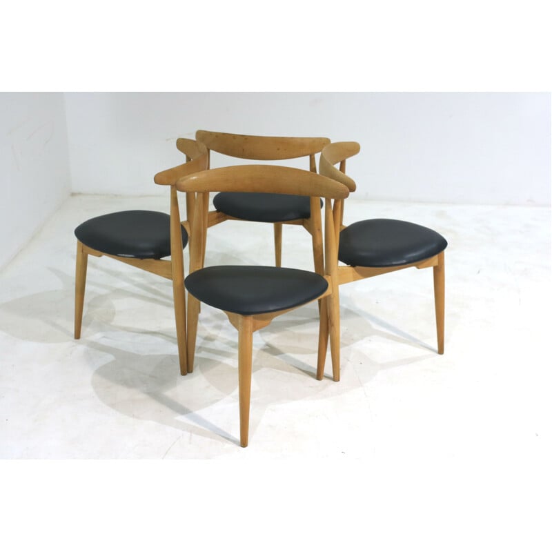 Suite de 4 chaises à repas noires de Hans J. Wegner pour Fritz Hansen - 1950