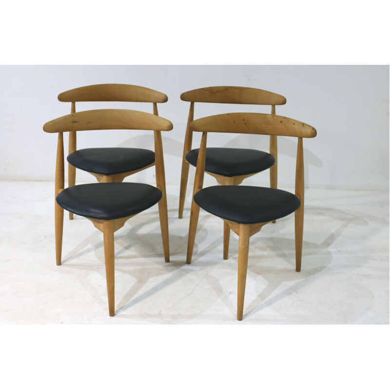 Suite de 4 chaises à repas noires de Hans J. Wegner pour Fritz Hansen - 1950