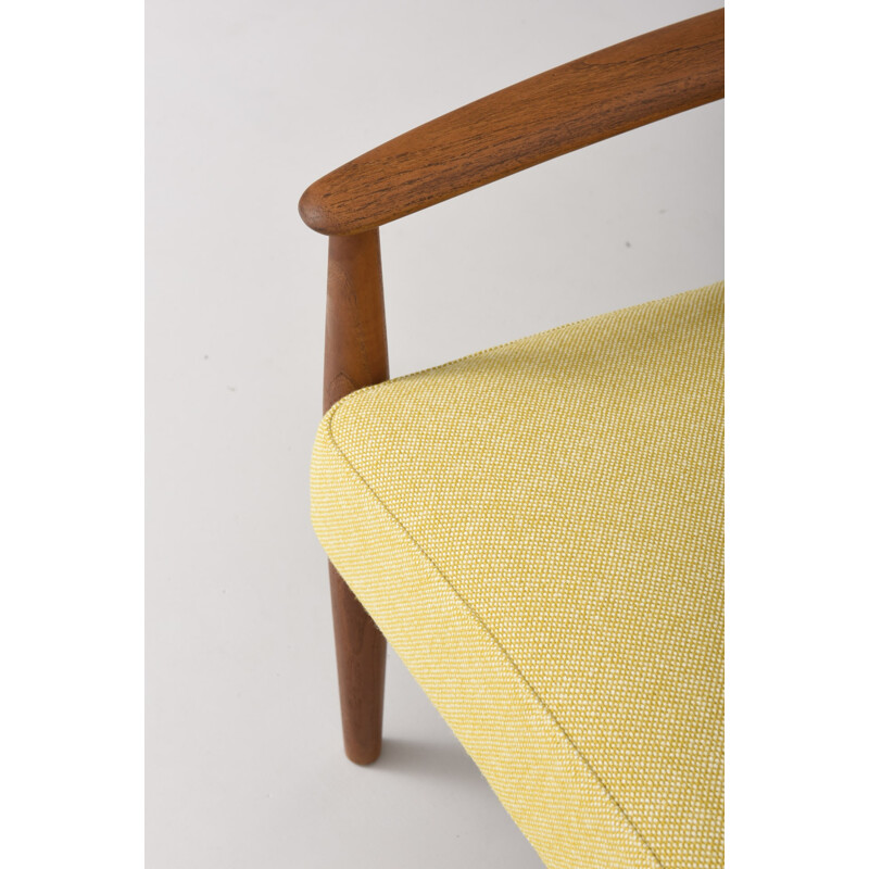 Paire de fauteuils jaunes en teck et tissu, Grete JALK - années 60