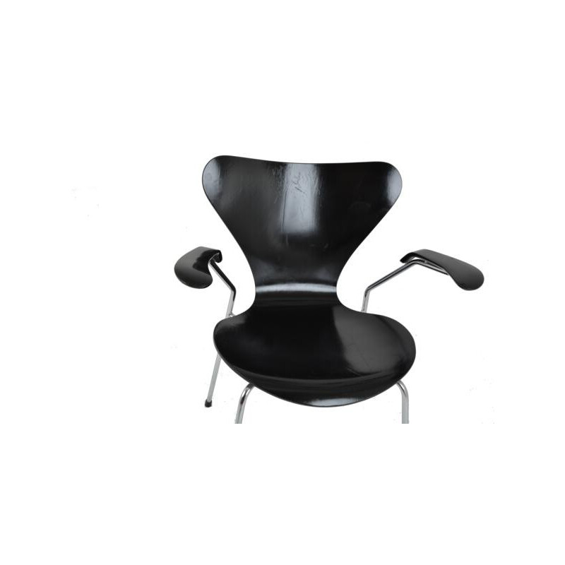 Series 7 armchair with armrests by Arne Jacobsen for Fritz Hansen - 1980s