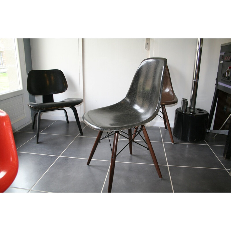 Chaise "DSW" noire, Charles & Ray EAMES - années 70 