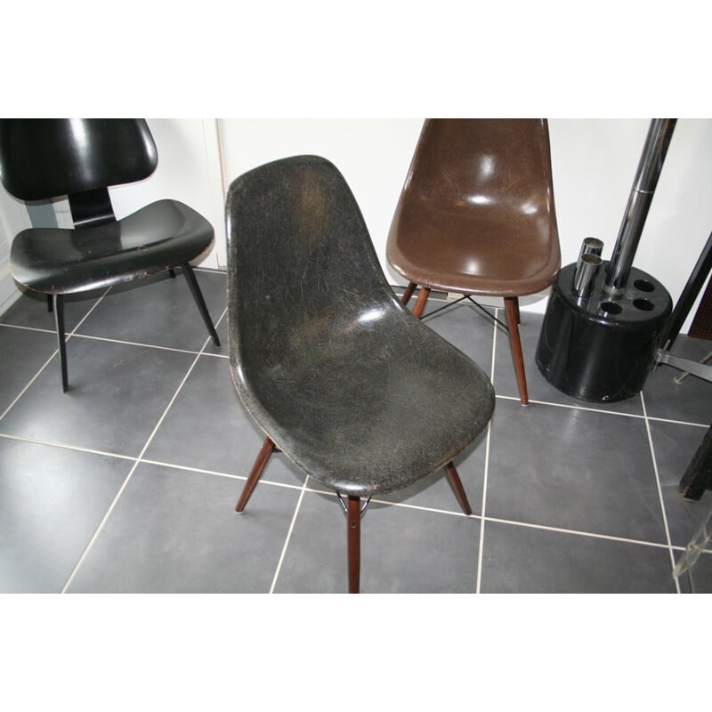 Chaise "DSW" noire, Charles & Ray EAMES - années 70 