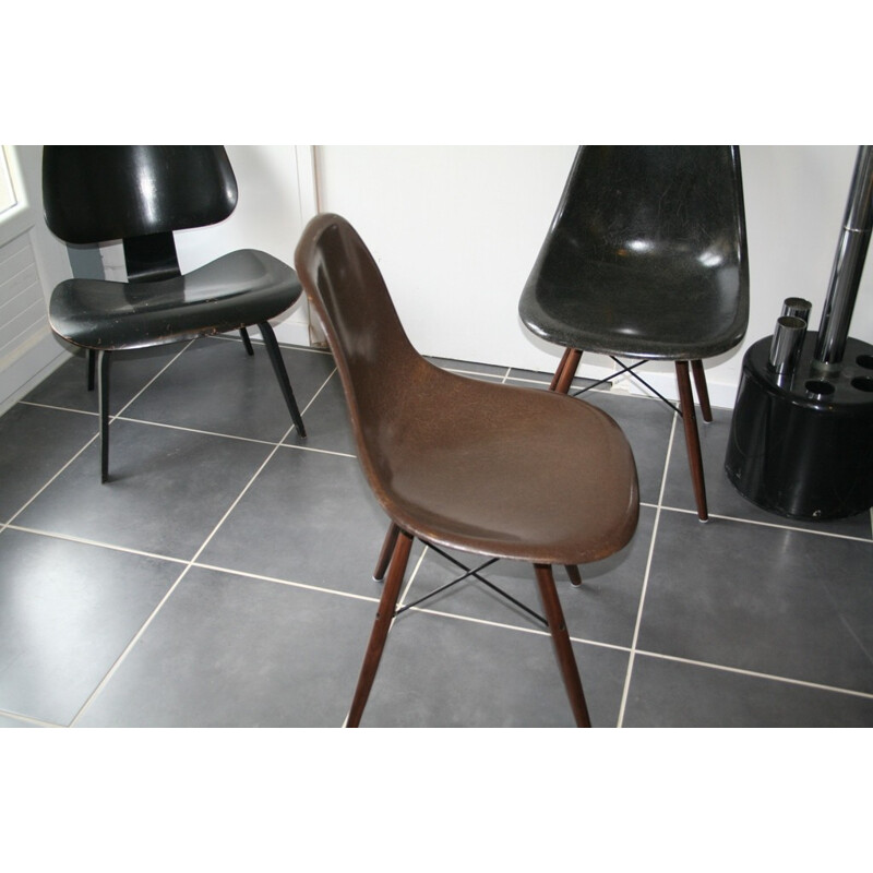 Chaise "DSW" chocolat, Charles & Ray EAMES - années 70 