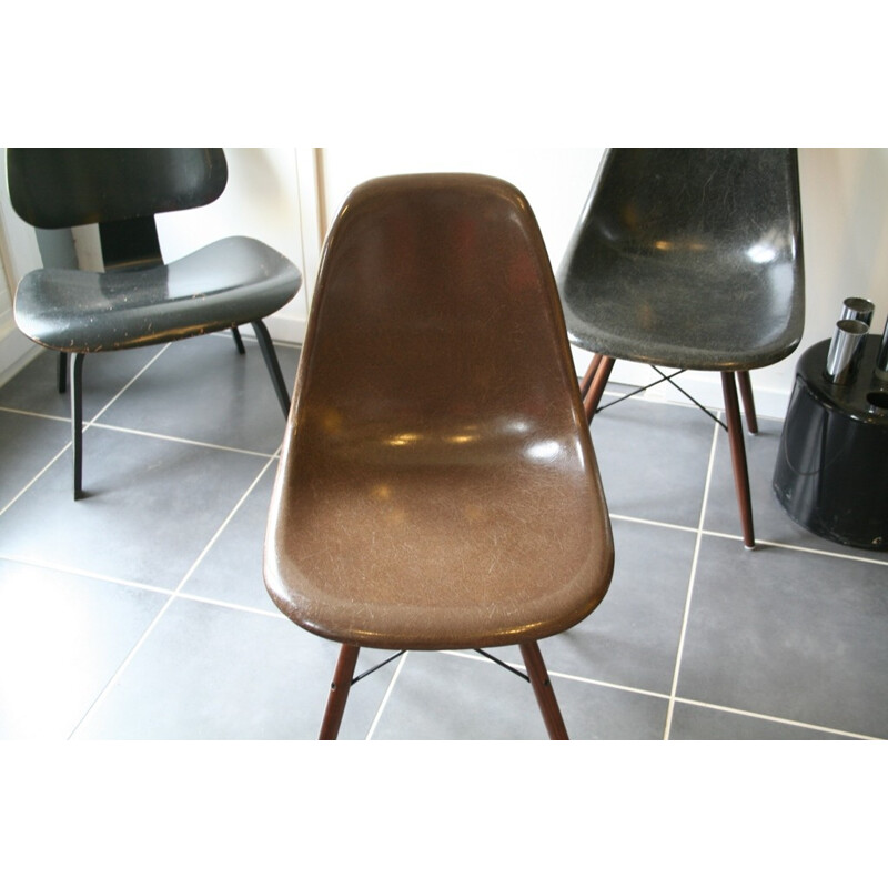 Brown chair "DSW", Charles & Ray EAMES - 1970s