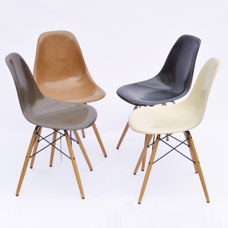 Suite de 4 chaises à repas d'Herman Miller Vitra DSW - 1960