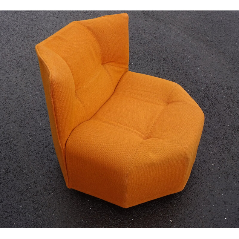 Ensemble de 3 chauffeuses oranges de Bernard Govin pour Mobilier international - 1970