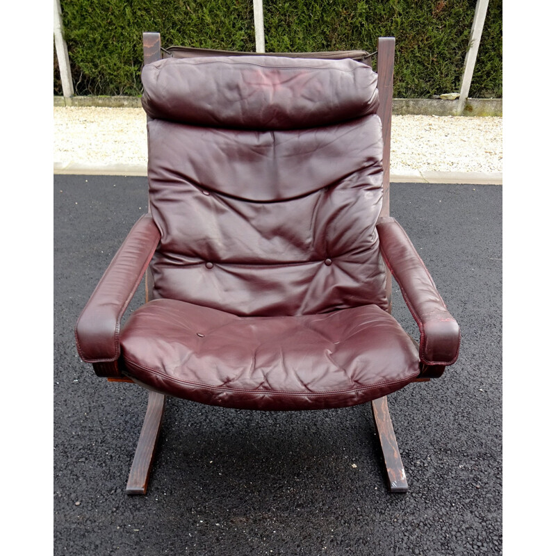 Fauteuil et ottoman bordeaux par Ingmar Relling - 1970