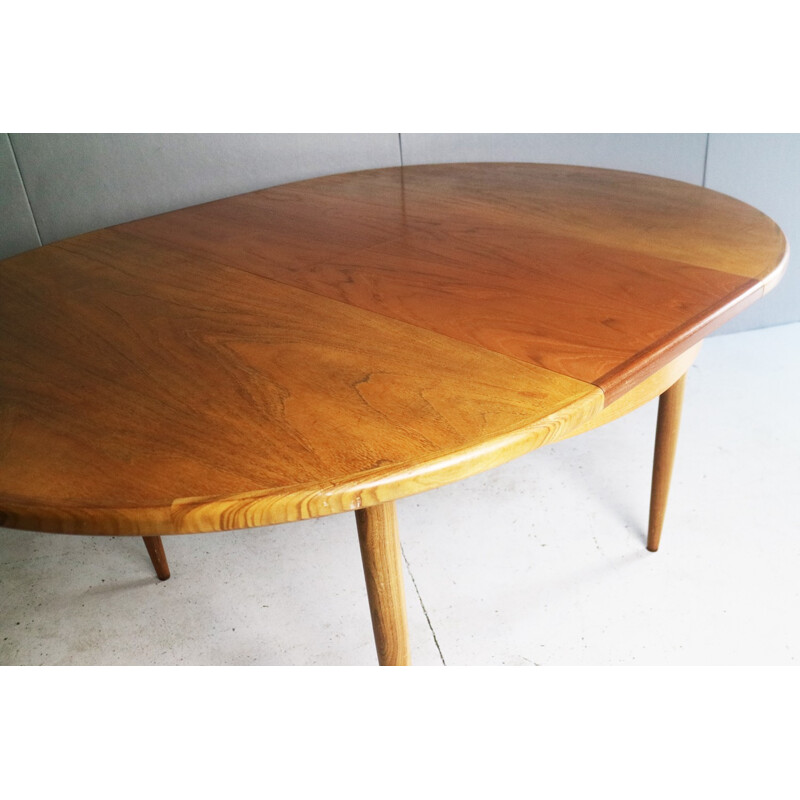 G-Plan extendable teak dining table - 1970s