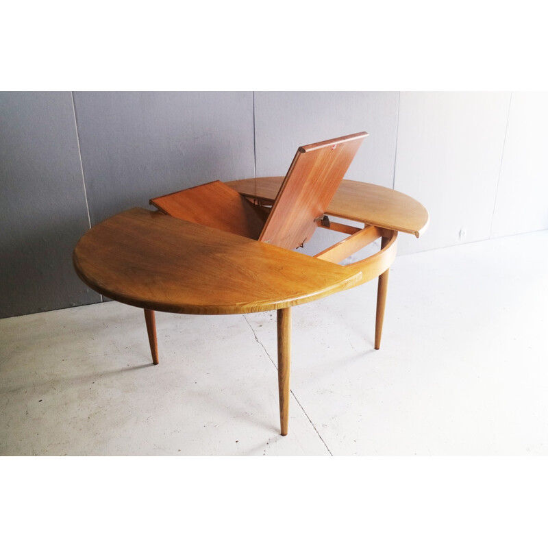 G-Plan extendable teak dining table - 1970s