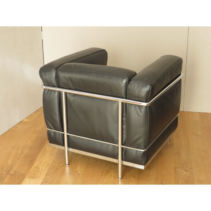 Pair of armchairs LC2 in black leather and chromed steel, LE CORBUSIER, PERRIAND et JEANNERET - 2000s