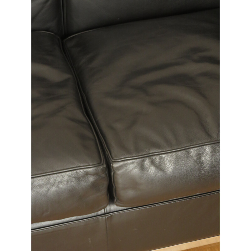 Canapé LC2 en cuir noir et acier chromé, LE CORBUSIER, PERRIAND, JEANNERET - années 2000