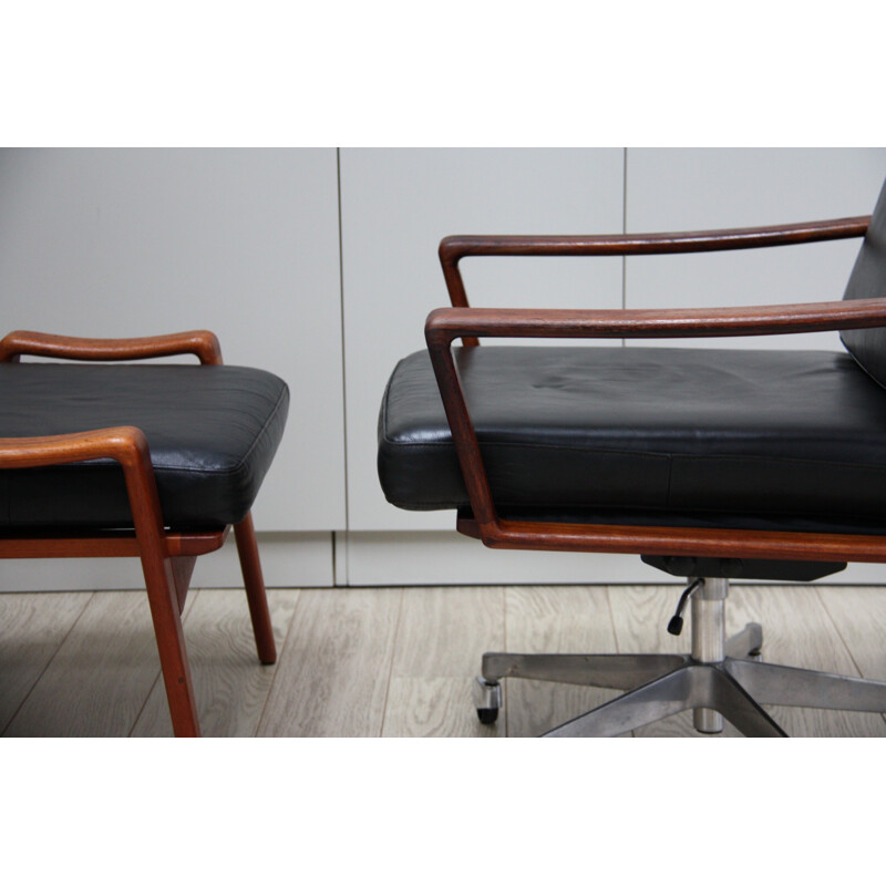 Vintage swivel lounge chair and ottoman in black leather by Arne Wahl Iversen for Komfort - 1960s