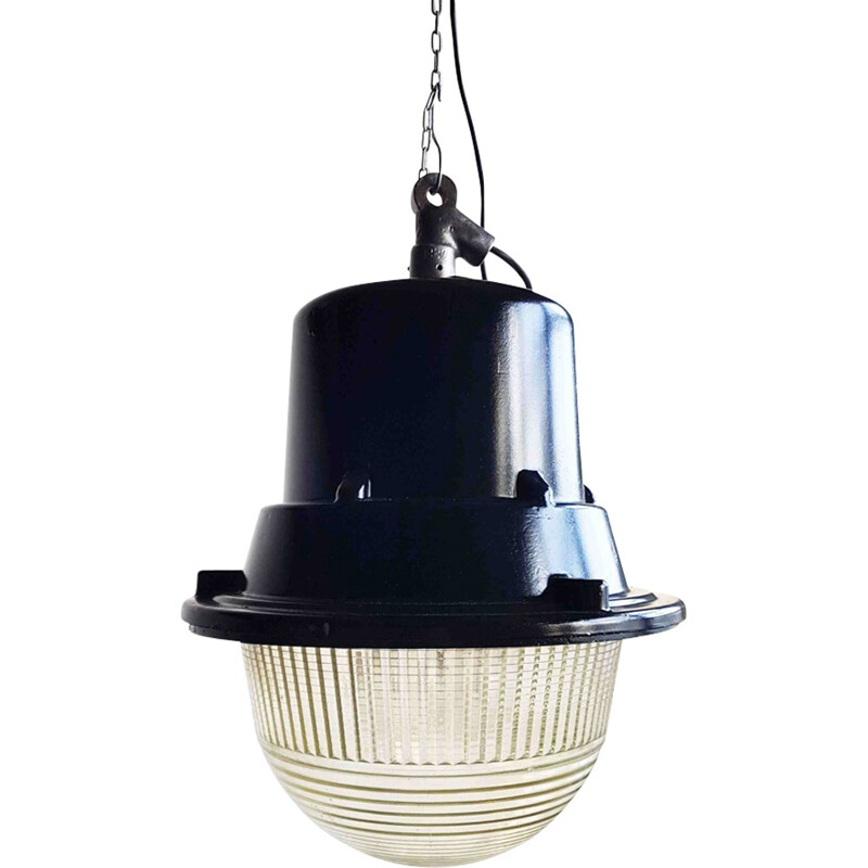 Lámpara de suspensión industrial negra vintage de Mesko, Polonia 1960