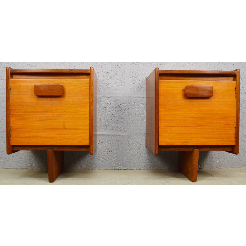 Pair of vintage bedside cabinets in teak for White and Newton - 1960s