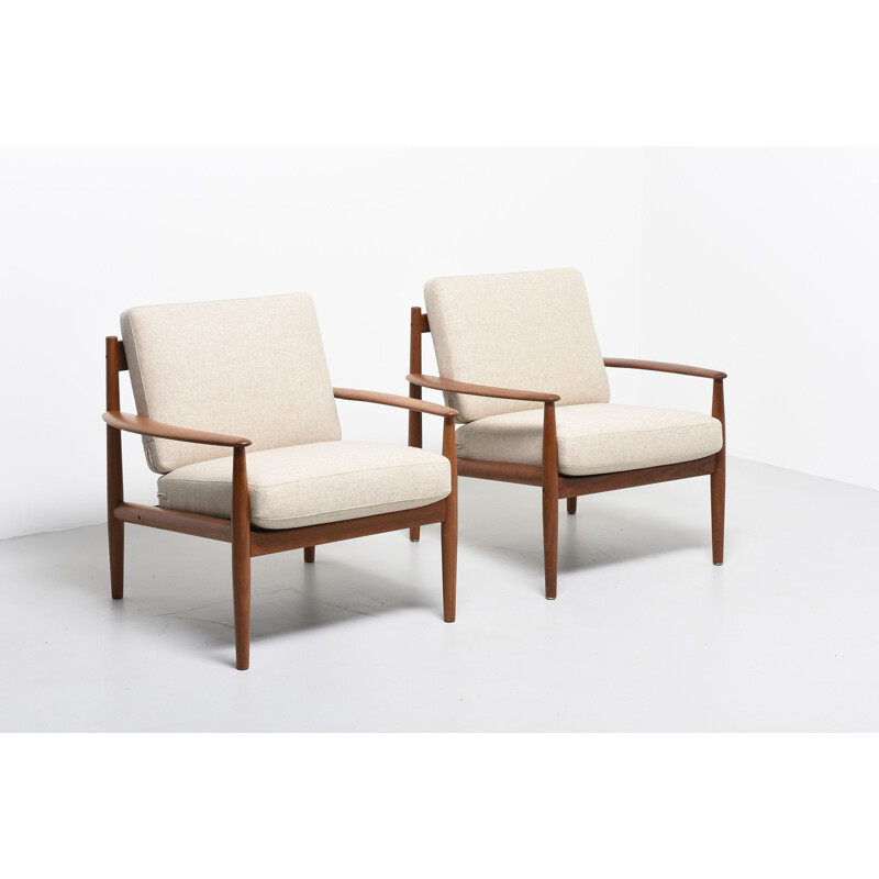 Pair of beige scandinavian armchairs model 118 by Grete Jalk for France et Son - 1960s