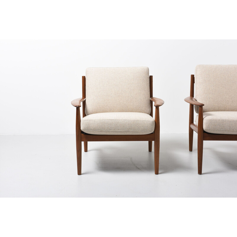 Pair of beige scandinavian armchairs model 118 by Grete Jalk for France et Son - 1960s