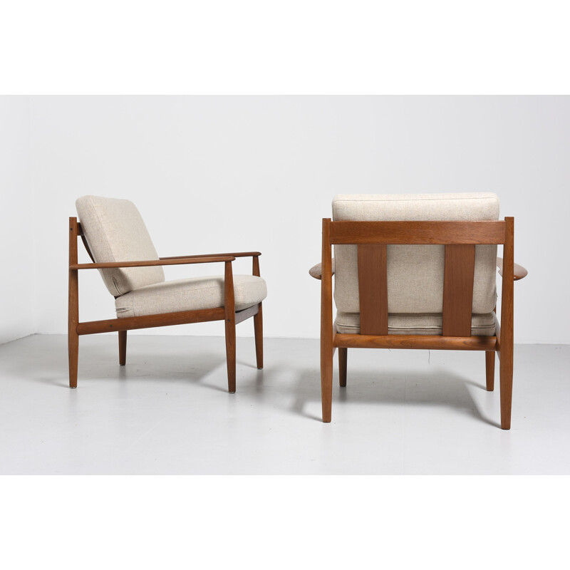 Pair of beige scandinavian armchairs model 118 by Grete Jalk for France et Son - 1960s