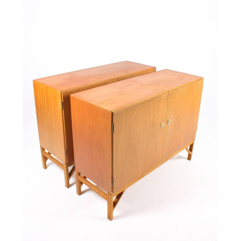 Paire de meubles de rangement en chene et laiton, Borge Mogensen - 1960