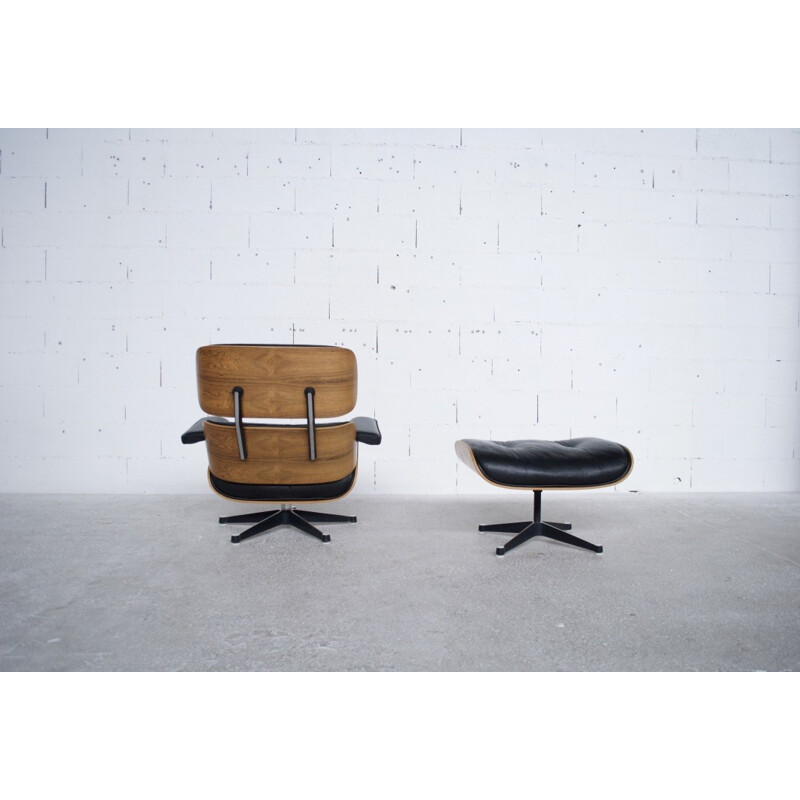Lounge chair et ottoman noir par Charles & Ray Eames - 1990