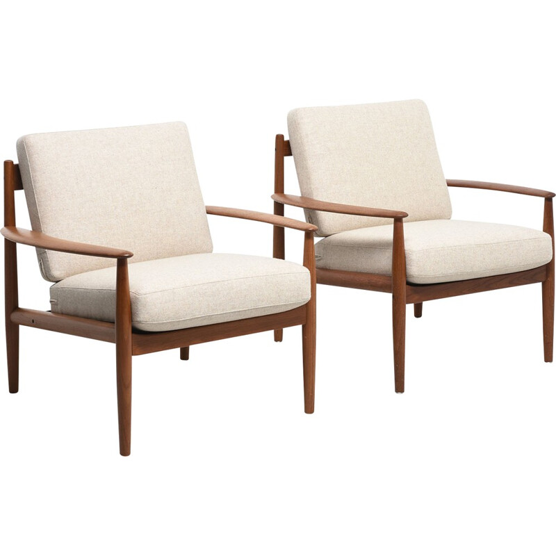 Pair of beige scandinavian armchairs model 118 by Grete Jalk for France et Son - 1960s
