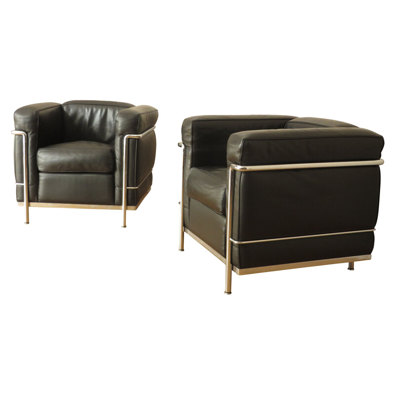 Pair of armchairs LC2 in black leather and chromed steel, LE CORBUSIER, PERRIAND et JEANNERET - 2000s