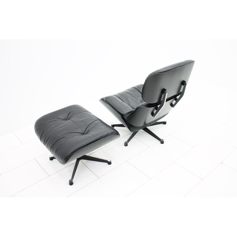 Fauteuil lounge avec ottoman noir de Charles Eames - 1990