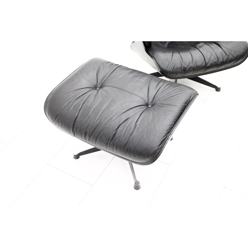 Lounge Chair with Ottoman in black, Charles Eames - 1990s