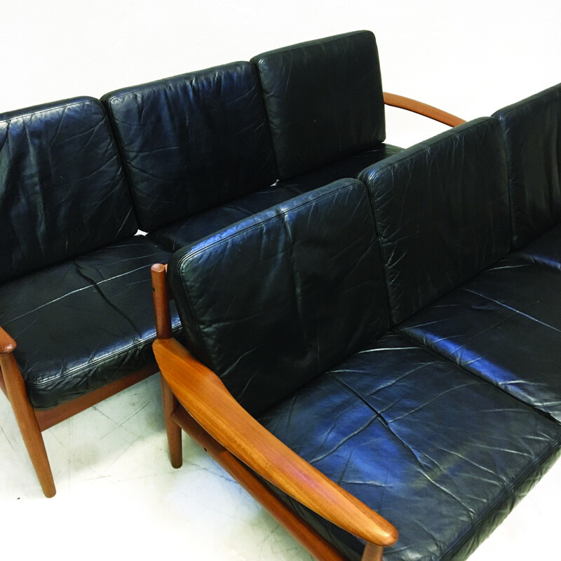 Pair of black leather sofas by Greta Jalk - 1960s 