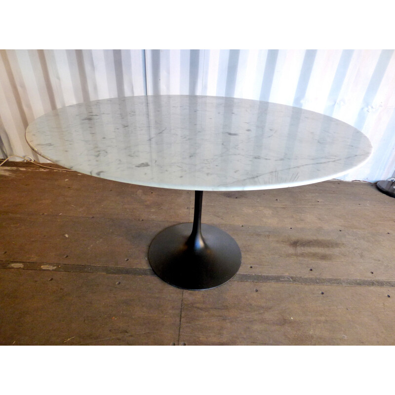 Table made of Carrara marble by Saarinen for Knoll - 1980s