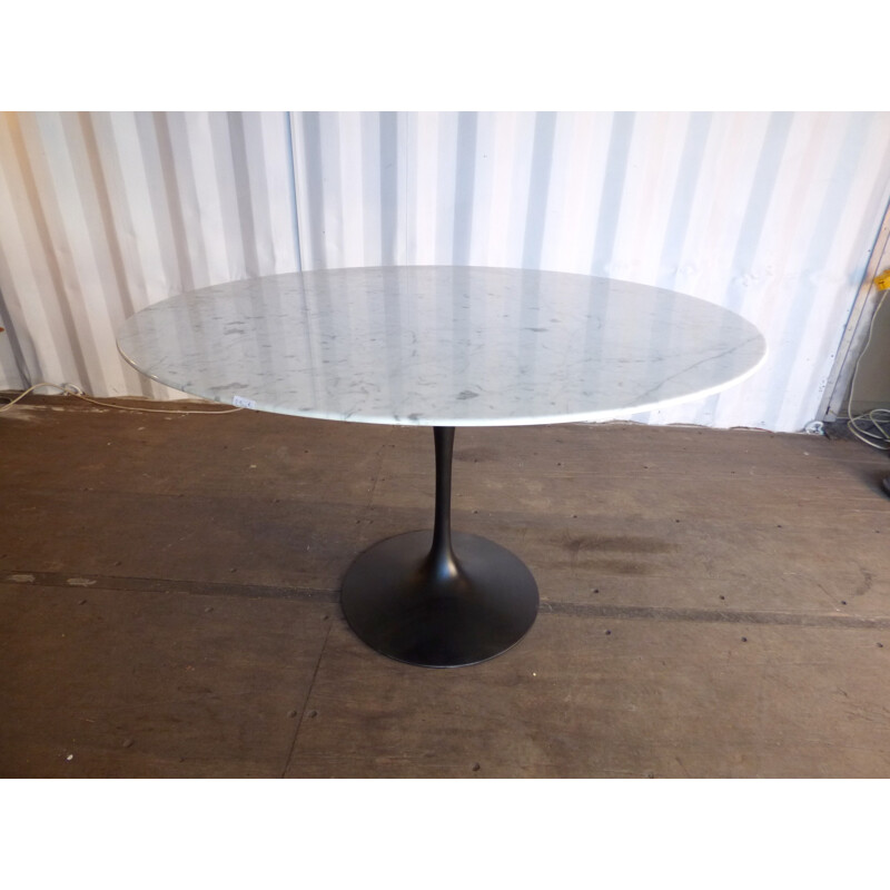 Table made of Carrara marble by Saarinen for Knoll - 1980s