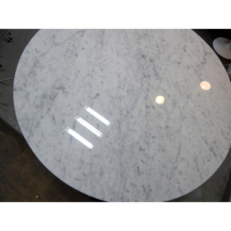 Table made of Carrara marble by Eero Saarinen for Knoll - 1980s