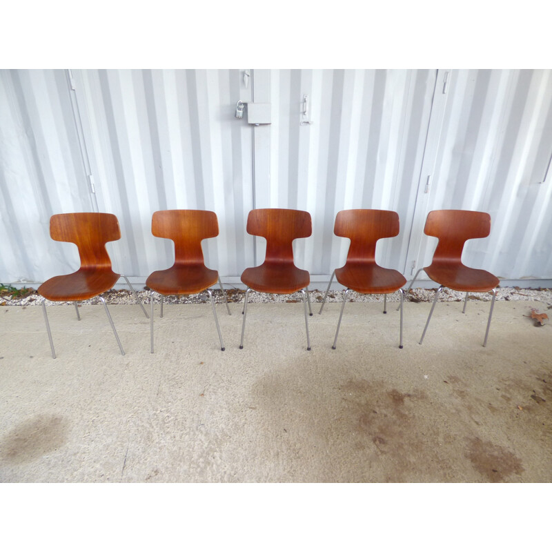 Suite de 5 chaises en teck par Arne Jacobsen pour Fritz Hansen - 1976