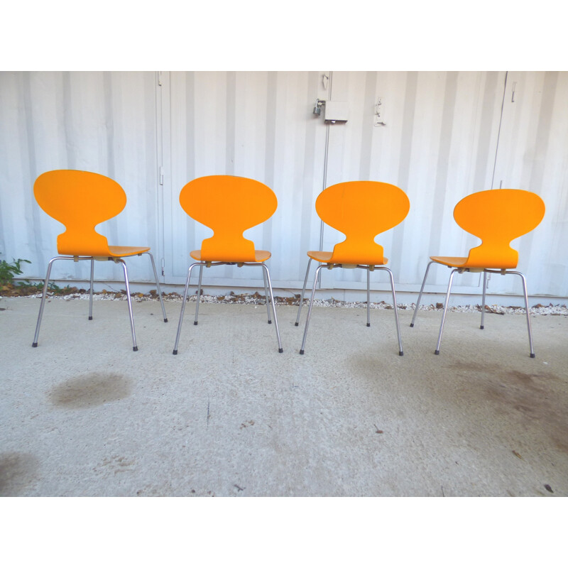 Suite de 4 chaises fourmi 3101 par Arne Jacobsen pour Fritz Hansen - 1980