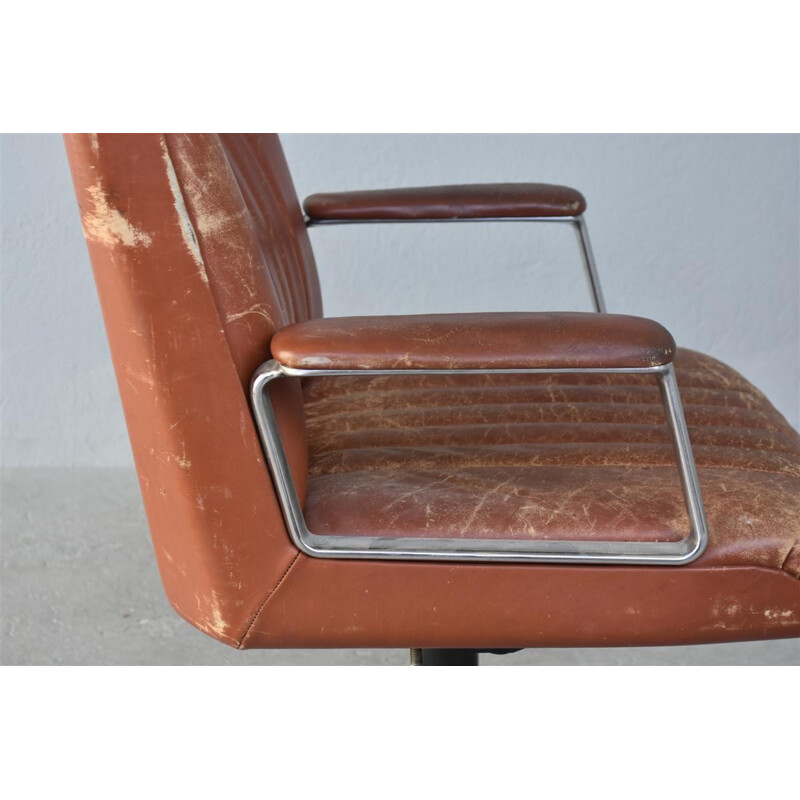 Office armchair P128 by Osvaldo Borsani by Tecno - 1970s