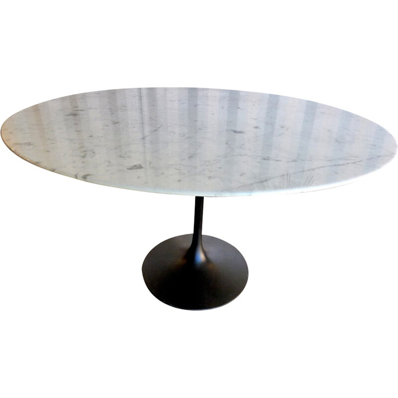 Table made of Carrara marble by Saarinen for Knoll - 1980s