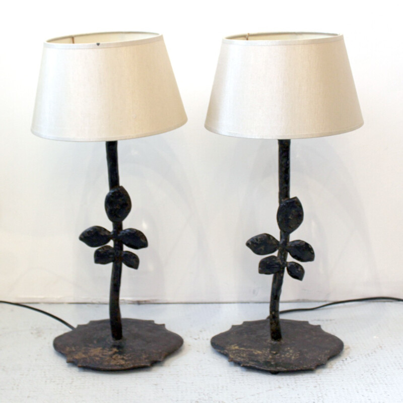 Paire de lampes vintage en acier battu à décor floral - 1980