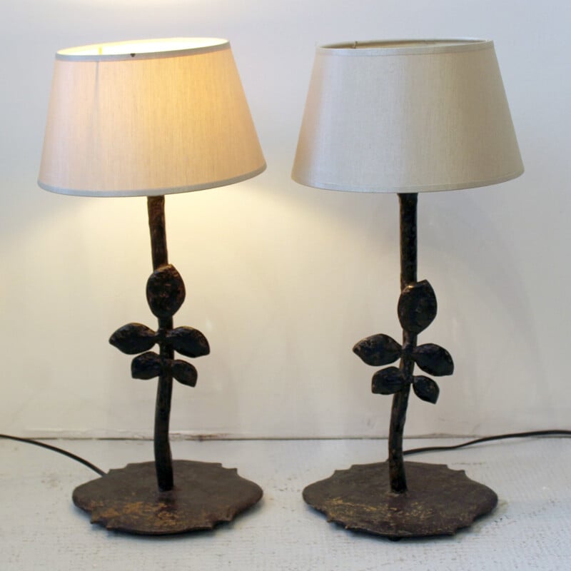 Paire de lampes vintage en acier battu à décor floral - 1980