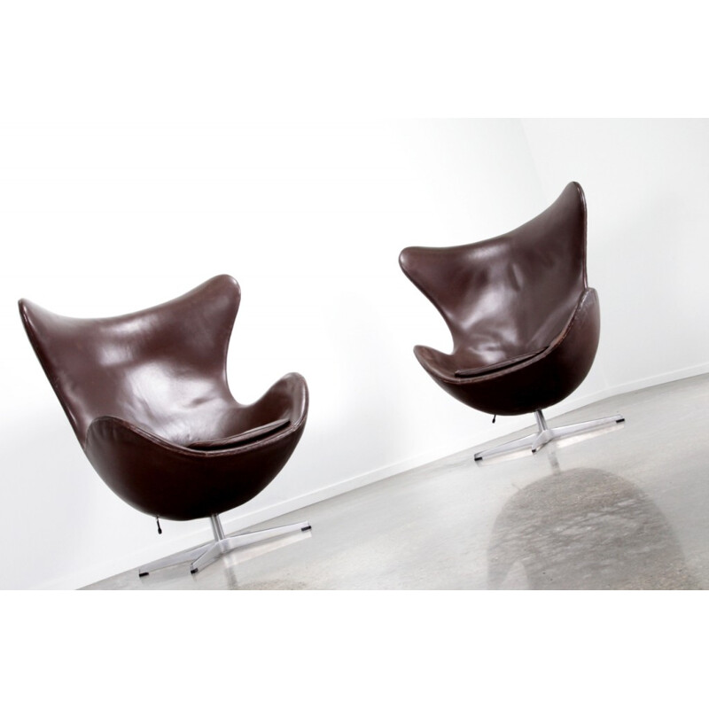 Dark Brown "Egg chair" by Arne Jacobsen for Fritz Hansen - 1980s