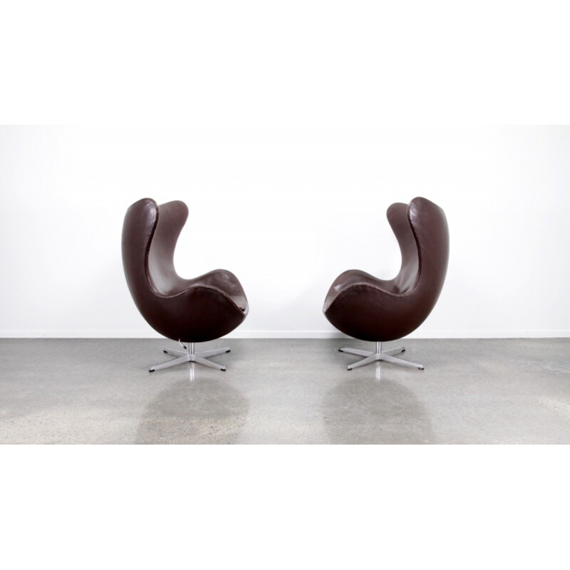 Dark Brown "Egg chair" by Arne Jacobsen for Fritz Hansen - 1980s