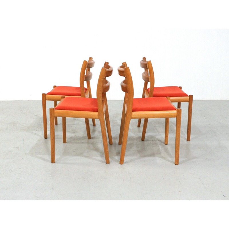 Suite de 4 chaises en chêne modèle no.84 par Niels Otto Moller pour Møller Møbler - 1970
